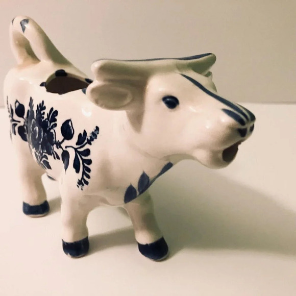 Vintage Delft Style Cow Creamer 6 Inch Long Figurine Flowers Windmill - Picture 15 of 15